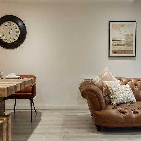 Exclusive Penthouse- 85 Inch Huge Tv Apartment Bradford  Bagian luar foto