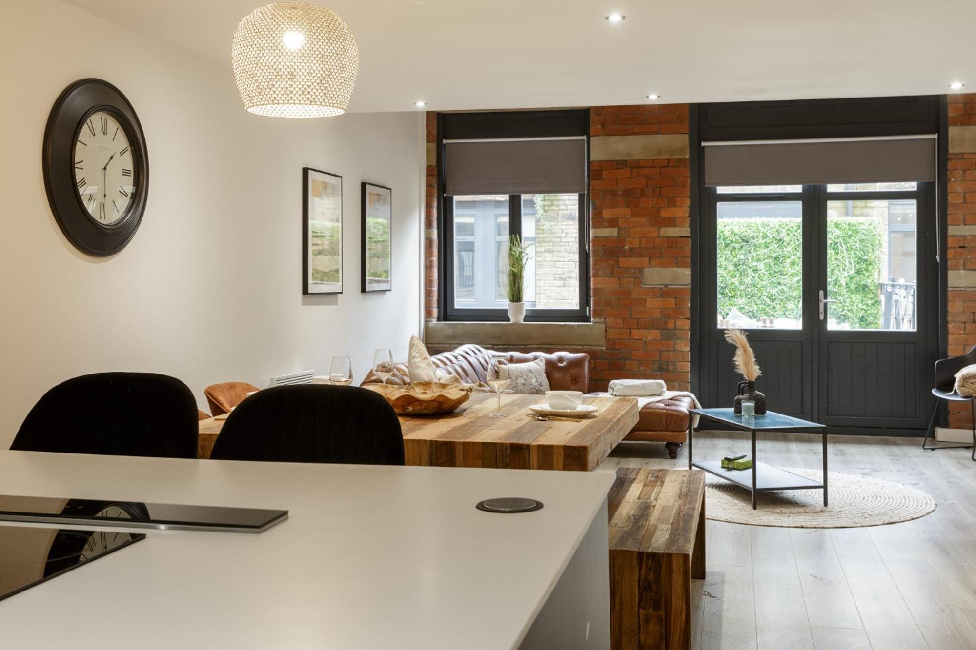 Exclusive Penthouse- 85 Inch Huge Tv Apartment Bradford  Bagian luar foto